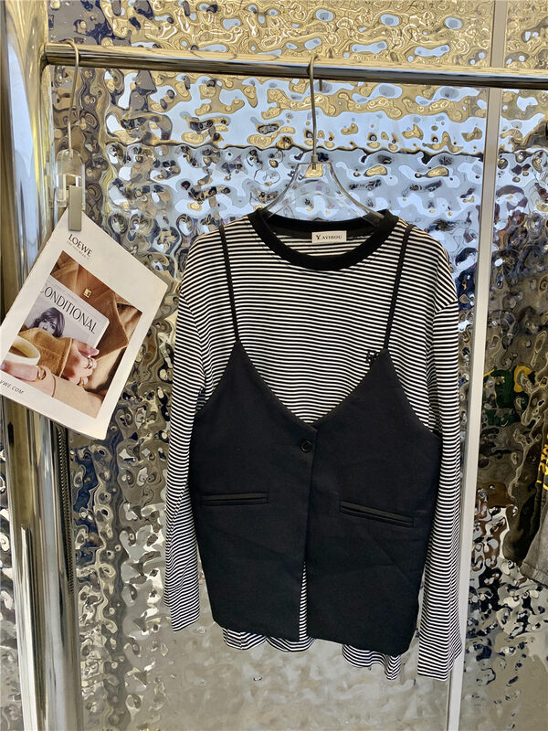 New in autumn! [Yayiro] Korean version of loose striped long-sleeved T-shirt + design camisole suit 2580# GYJ