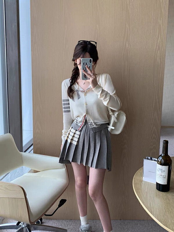 New in autumn! [Amanda] College style retro knitted cardigan + high waist skirt suit 5203# PCZ