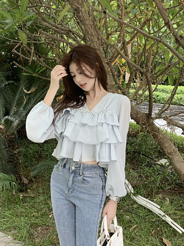 New in autumn! [Amanda] Sweet V-neck chain ruffled all-match small shirt 8803# PCZ