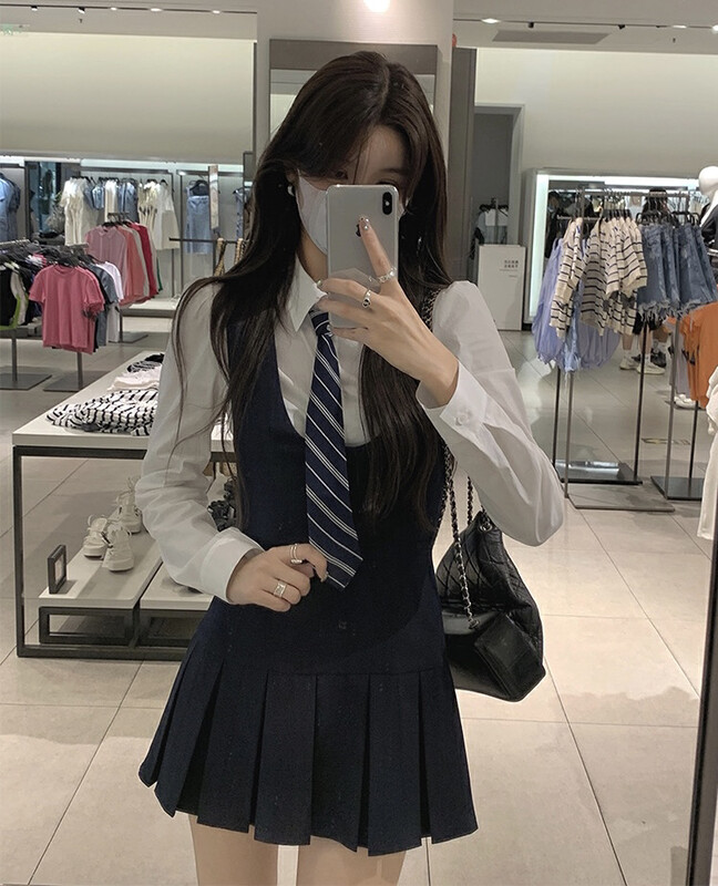 Autumn is new! [Amanda] Korean version of the college style shirt + strap pleated dress suit (with tie) 9858# PCZ