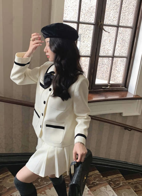 Autumn is new! [JH] Net Red Contrast Color Small Fragrance Coat + Pleated Skirt Set (with Brooch) 43038# PCZ