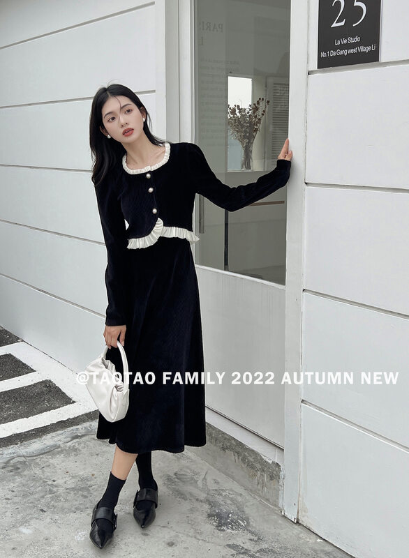 New in autumn!【TAOTAO FAMILY】French retro short top + corduroy skirt suit 3836# LSL