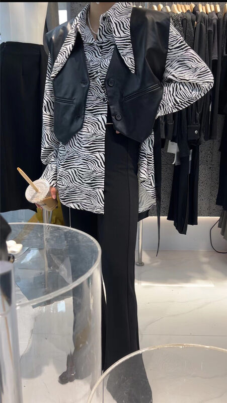 New in autumn! [Semi-plain] V-neck short all-match pu leather vest (only for vest) U5113# ZJY