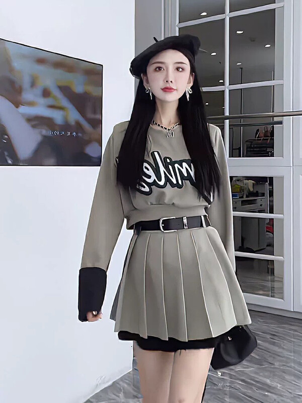 Autumn is new! [JH] Net red letter pullover shirt + pleated skirt suit (with belt) 43036# PCZ