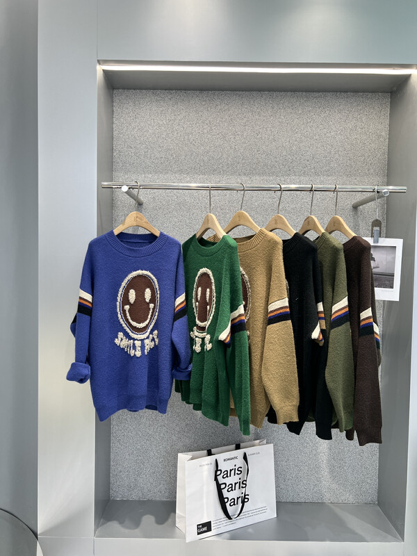 【BOBO1972】Cartoon smiley wide sweater men and women can sweater thick sweater 229850