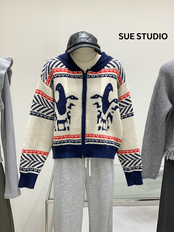 New in autumn! [SUE STUDIO] retro pattern zipper warm sweater D8610# ZJY