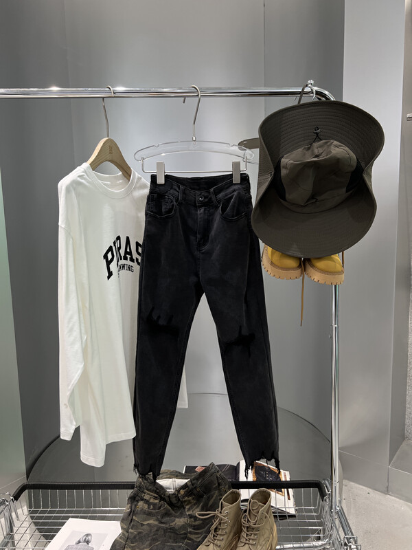 【BOBO1972】All-match thin ripped jeans only sell pants 225622