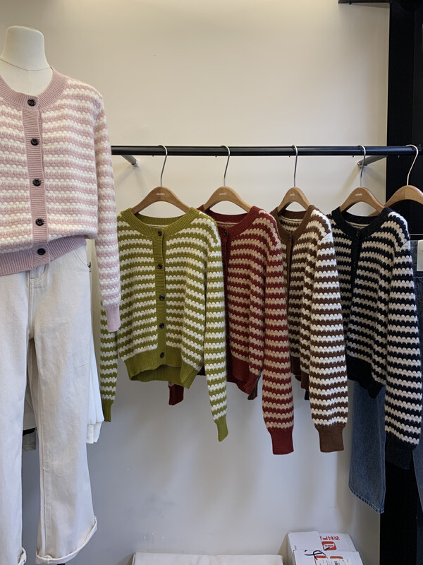 [LOVELY/SHMILY] Retro personality striped knitted round neck single-breasted cardigan sweater M0079