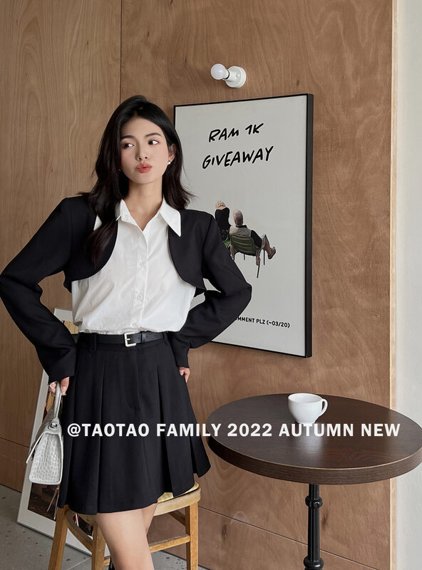 New in autumn! [TAOTAO FAMILY] stitching contrast color vest design single-breasted shirt + pleated skirt suit (with belt) 3858# LSL