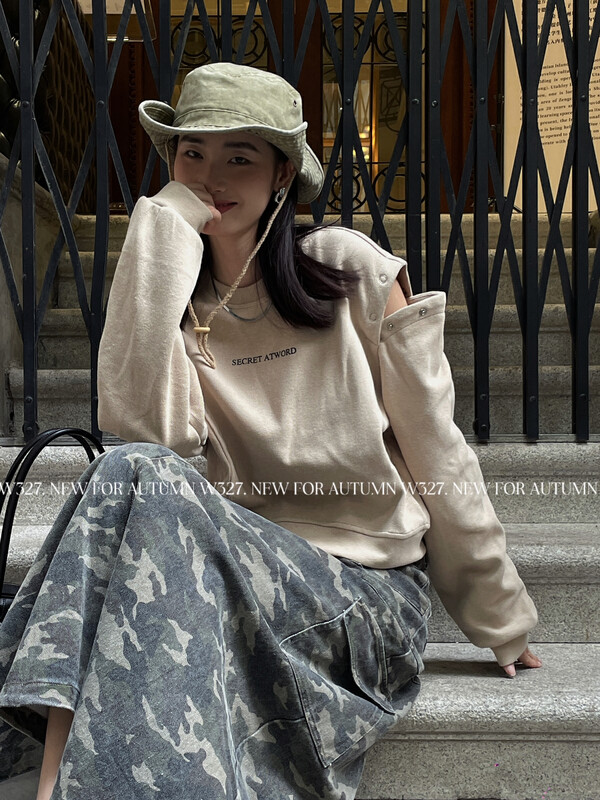 【W327.】Korean style snap button open shoulder letter print short sweater 57167# CQW