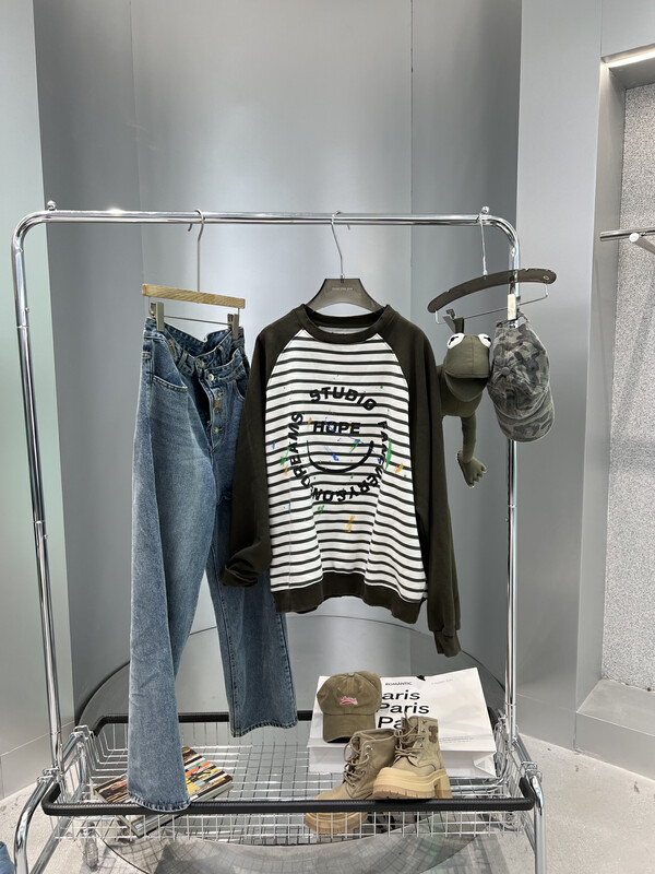 [BOBO1972] Colorblocked letter casual sweater (only sweater) AQL225559