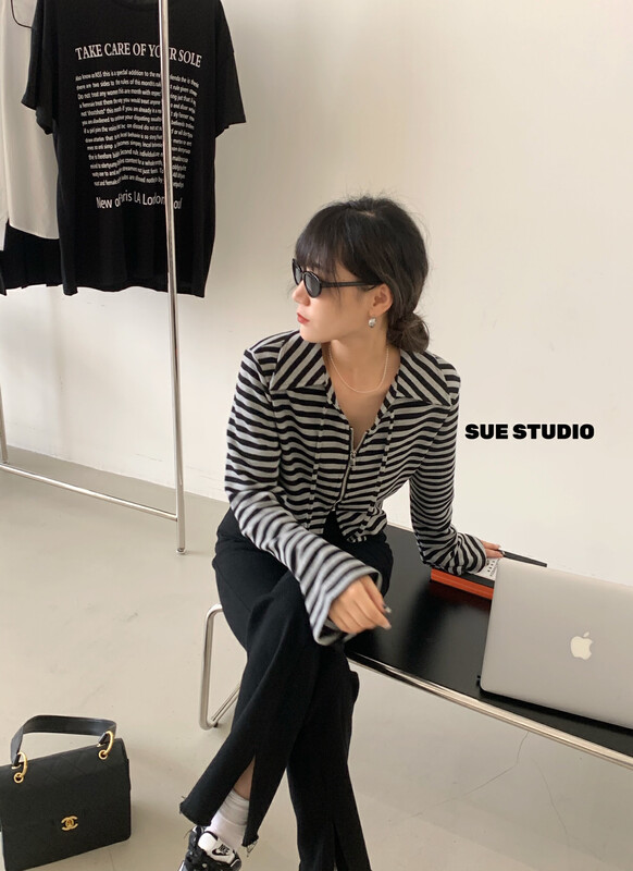 New in early autumn! [SUE STUDIO] Striped trumpet sleeve short zipper shirt 22329# ZJY
