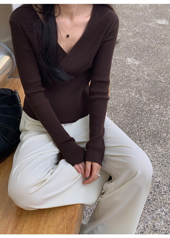 [THE MIND] V-neck solid color cross-layered knitted sweater 71362