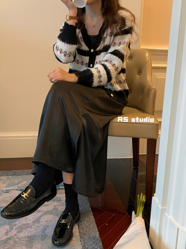 New in autumn!【RS】Fashion V-neck flower embroidery knitted cardigan M2336# FHX