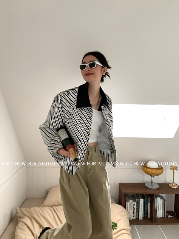 【W327.】Early Autumn Korean Style Contrast Lapel Striped Jacket (Shoulder Pad Design) 93176# CQW