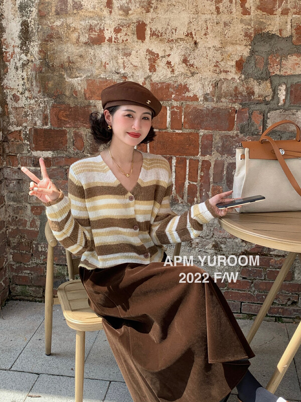 New in autumn!【APM YUROOM】V-neck single-breasted striped comfortable knitted cardigan 6073# LSL