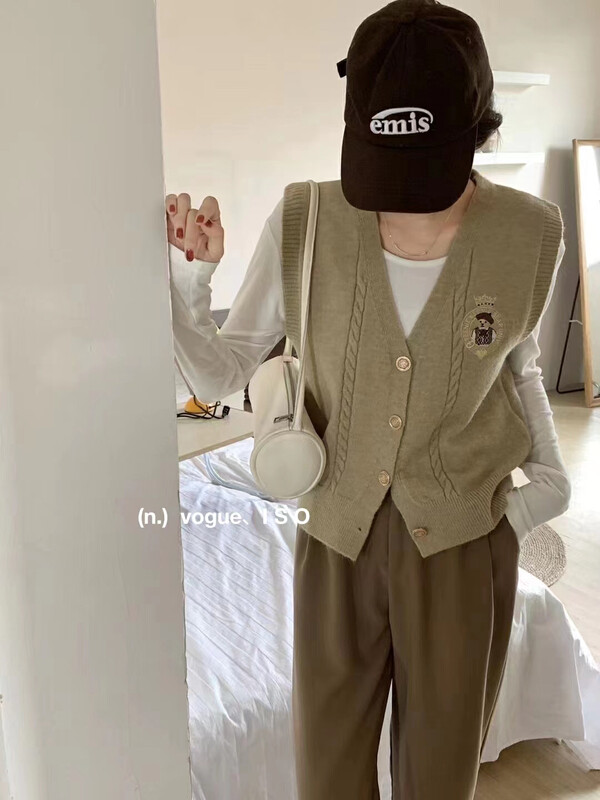 New in autumn! [ISO Korean Department] Age-reducing college style outer wear knitted vest 118# HJY