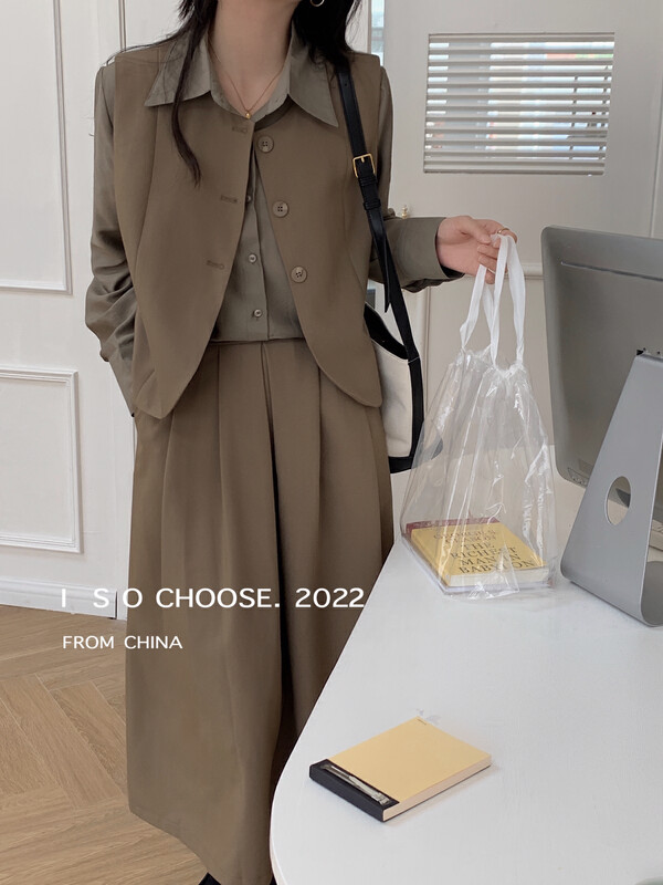 Autumn is new! [ISO Korean series] literary fan suit vest + versatile shirt + pleated skirt three-piece suit 3286# HJY