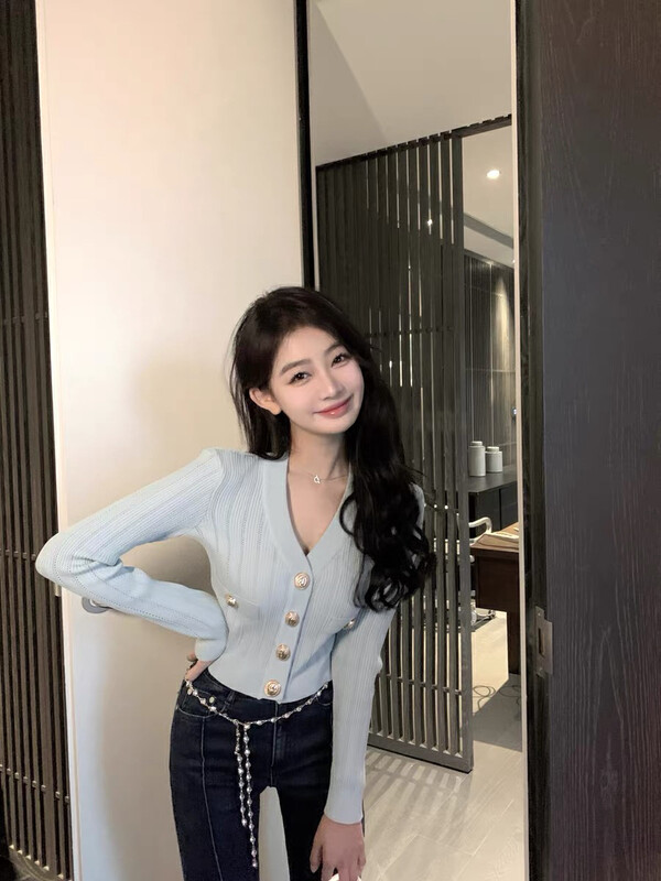 Autumn is new! [Amanda] Pure desire to be thin and versatile v-neck shirt 5233# PCZ
