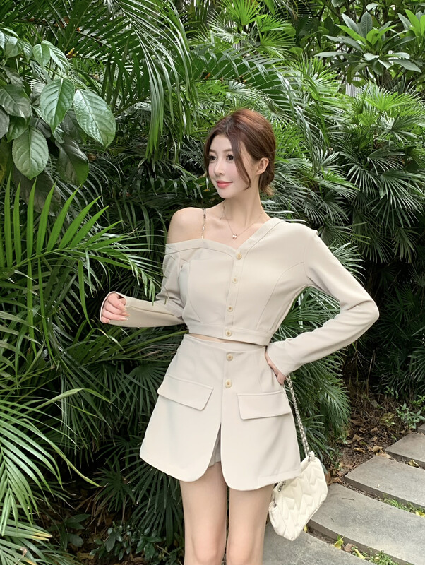 New in autumn! [Amanda] Temperament off-shoulder chain top + high waist slim skirt suit 9882# PCZ