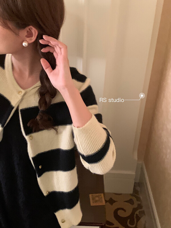Autumn is new! [RS] Korean version of the contrast color striped casual breasted warm sweater M2383# FHX