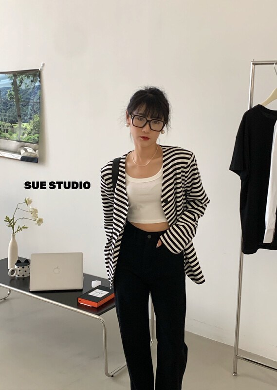 New in early autumn! [SUE STUDIO] Striped shoulder pad V-neck knitted cardigan 98032# ZJY