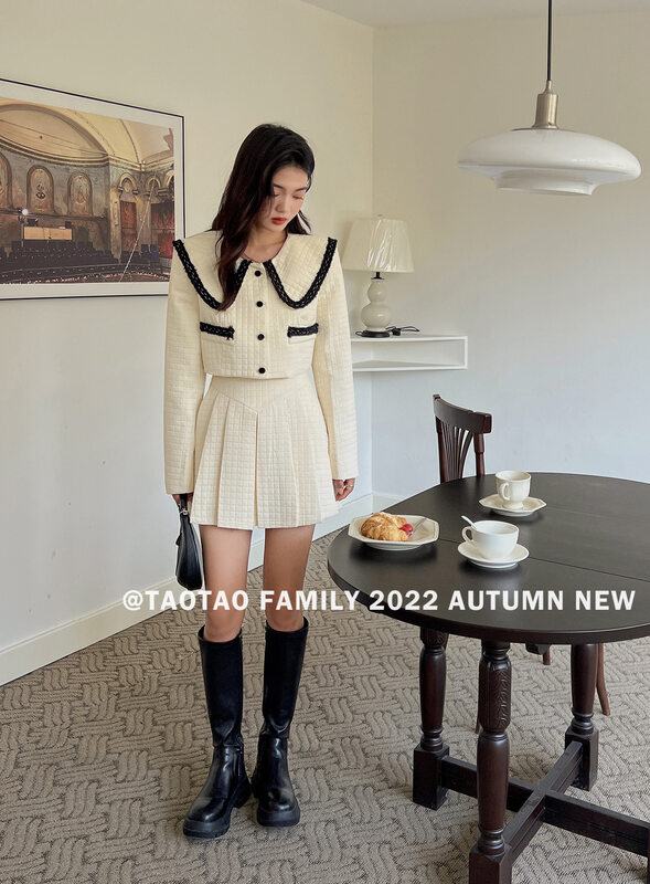 New in autumn! [TAOTAO FAMILY] Contrast color doll collar short coat + high waist A-line pleated skirt suit 3870# LSL