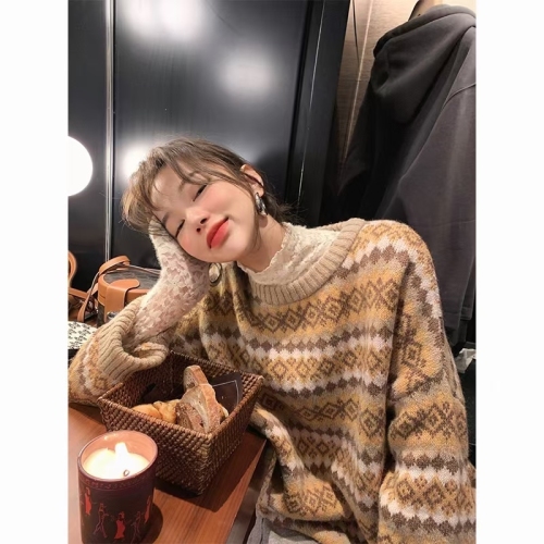 2022 autumn and winter new Hong Kong flavor retro jacquard sweater female students Korean version of the lazy wind round neck all-match knitwear trend