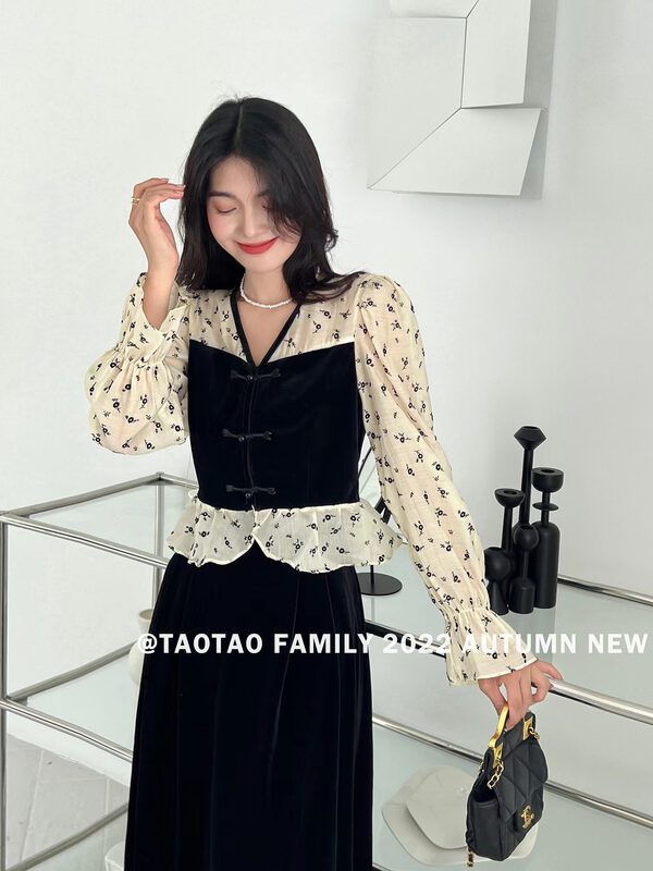 秋款上新!【TAOTAO FAMILY】時尚小女人拼色小衫+絲絨半身裙套裝  3808#  LSL