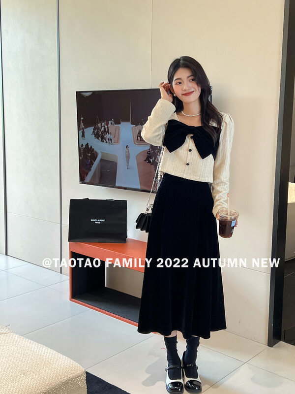 New in early autumn! [TAOTAO FAMILY] Gentle temperament square neck bow short coat + high waist skirt suit 3807# LSL