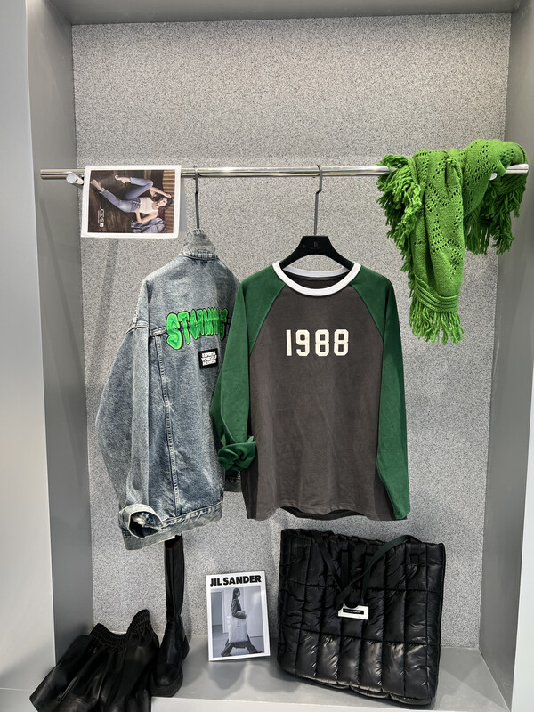 [BOBO1972] Loose casual letter color matching T long-sleeved T-shirt only sells T without matching 221639