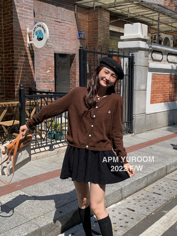 Autumn is new! [APM YUROOM] Korean embroidered pattern round neck sweater (including 15% wool) 6079# LSL