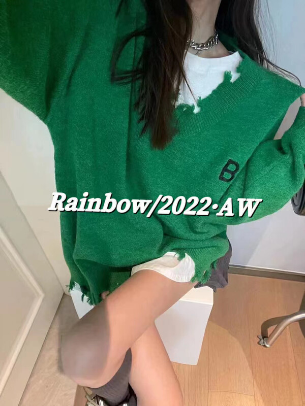 [RAINBOW] Explosive style irregular cut V-neck letter sweater 808-