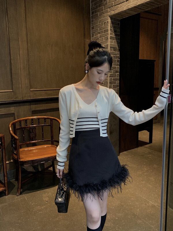 Autumn is new! [NEW OPEN] Korean version of high waist raw edge stitched A-line skirt GQ80078# ZXX