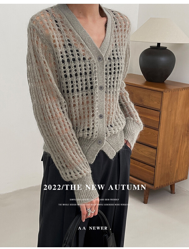 【THE MIND】V-neck single-breasted hollow sweater 71330
