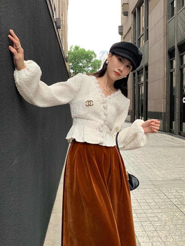 Autumn is new! [NEW OPEN] Korean version of the temperament age-reducing wavy v-neck shirt GY80298# ZXX