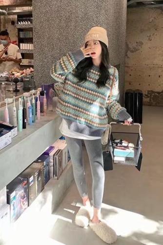 2022 autumn and winter new Hong Kong flavor retro jacquard sweater female students Korean version of the lazy wind round neck all-match knitwear trend