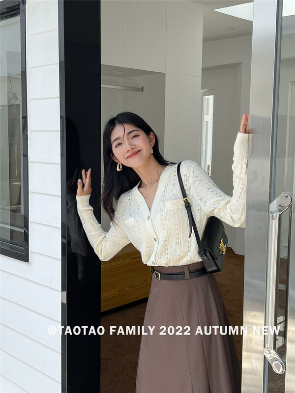 New in early autumn! [TAOTAO FAMILY] Korean gentle V-neck knitted cardigan 3777# LSL