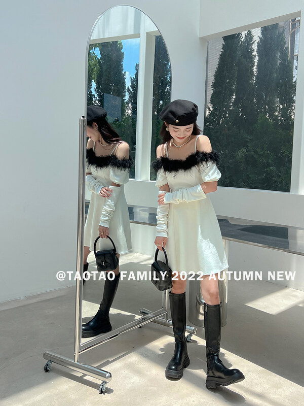 New in early autumn! [TAOTAO FAMILY] temperament stitching ostrich feather one-shoulder dress (with removable sleeves) (ostrich not removable) 3761# LSL