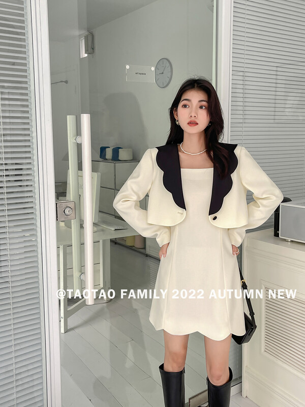 New in early autumn! [TAOTAO FAMILY] Gentle Temperament Wave Neck Short Jacket + Solid Color Sling Dress Suit 3711# LSL