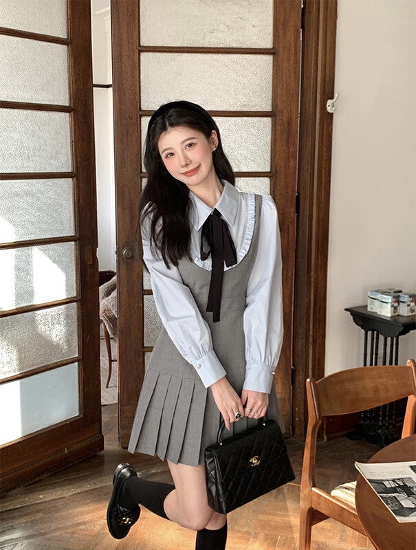 Autumn is new! [Amanda] College style age-reducing fake two-piece pleated dress (with silk scarf) 9887# PCZ