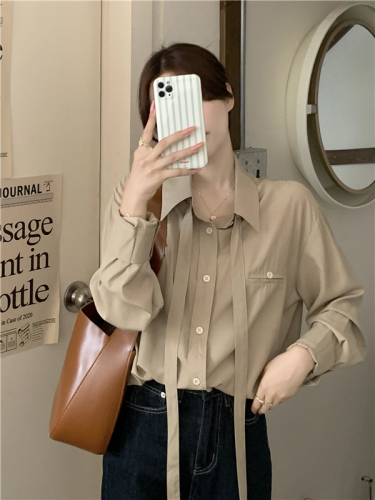 Real auction price!  Design sense of temperament commuter streamer shirt women's autumn Korean version of the long-sleeved shirt with a sense of drape