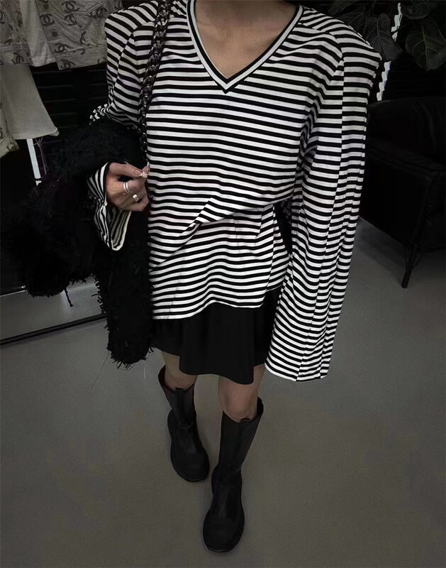 New in autumn!  [Yan Zhen] Casual Loose Striped Contrast Color V-Neck Pullover Long Sleeve T-Shirt 73324# PCZ
