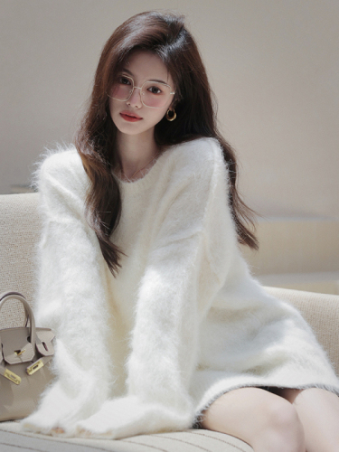 Plums are ripe alpaca wool round neck white knitted sweater long-sleeved sweater women's lazy high-end autumn and winter women  new