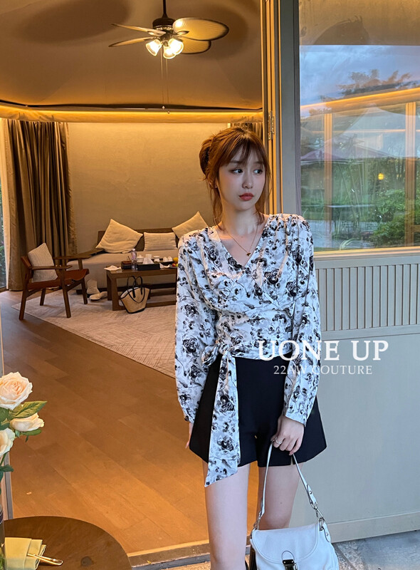 New in early autumn! [UONE] Temperament and tenderness bandage shirt 98861# LSL