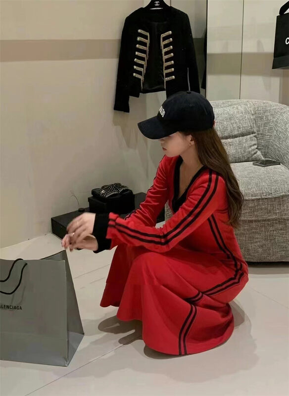 New in autumn!  [Yan Zhen] Slim fit and slim V-neck contrast color long casual dress 83006# PCZ