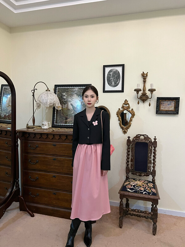 [FEI MAO] Three-dimensional flower temperament suit + color matching suspender dress suit Z-8439