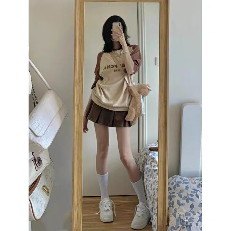 New in early autumn! [L.L STUDIO] Lazy style letter print long-sleeved T-shirt + high waist pleated skirt suit 77745# PCZ