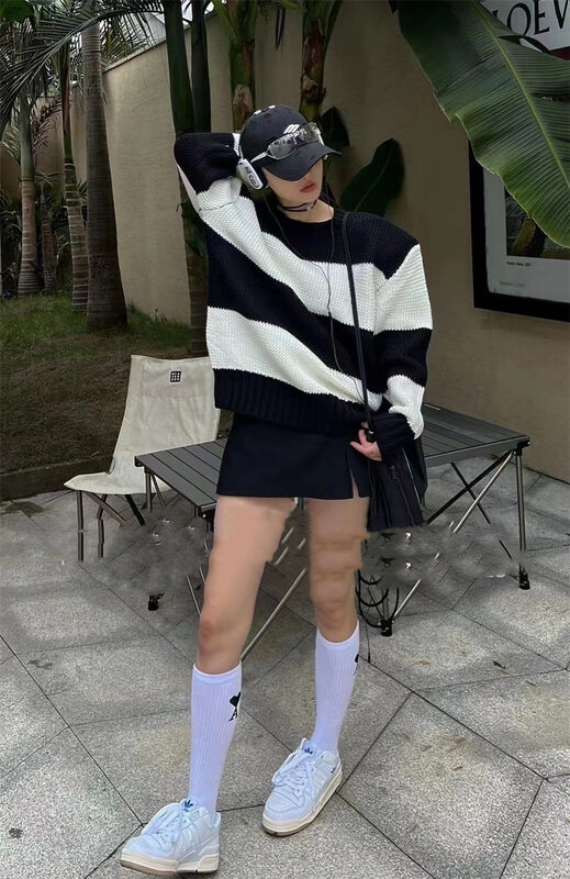 New in autumn! [Yan Zhen] Fashionable black and white striped loose warm sweater 7703# PCZ