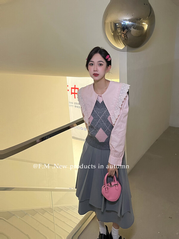 [FEI MAO] The new three-dimensional little rabbits are stacked with diamond V-neck sweater vest sweater Z-5427
